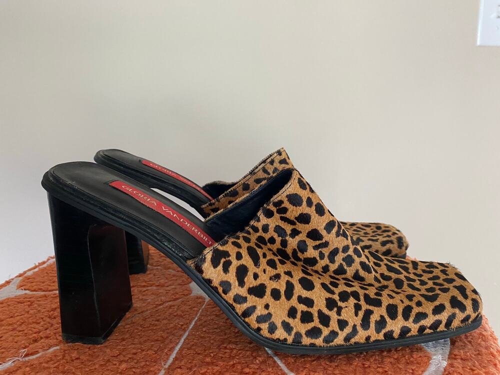 Vtg Y2K Gloria Vanderbilt pony hair leopard mule heels size 10